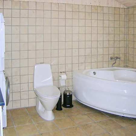 Semesterbostad Holiday Home Morgenfruevaenget