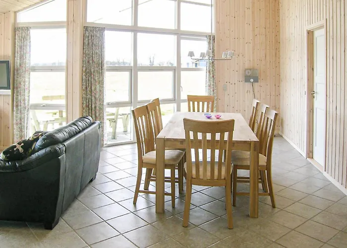 Semesterbostad Holiday Home Morgenfruevaenget *